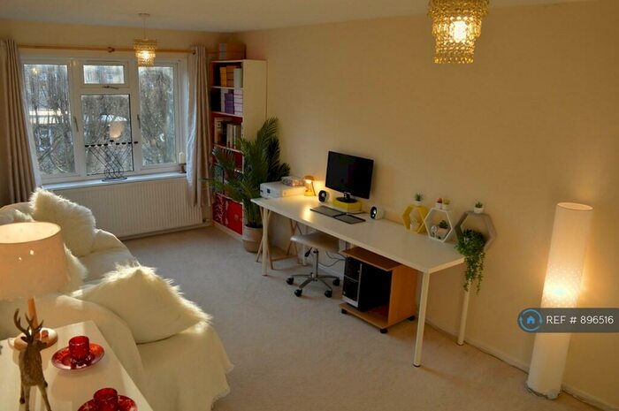 Studio To Rent In Abridge, Abridge, RM4