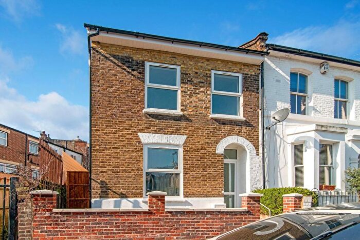 4 Bedroom Semi Detached House For Sale In Grove Road, Acton, W3