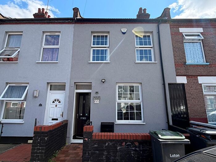 3 Bedroom Terraced House To Rent In Malvern Road, Luton, Bedfordshire, LU1