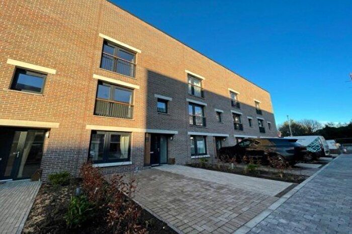 3 Bedroom Town House To Rent In Bedford Row, Glasgow, G5