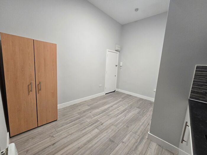 Studio To Rent In Blythe Road, London, W14