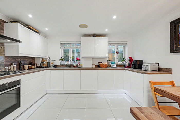 4 Bedroom Town House For Sale In Applecross Close, The Esplanade, Rochester, ME1