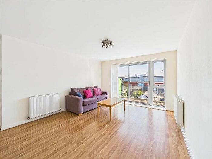 2 Bedroom Flat For Sale In Ducaine Apartments, Merchant Street, Bow, E3