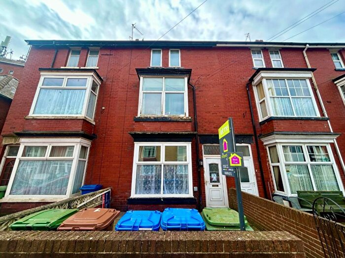 2 Bedroom Flat To Rent In Bed Second Floor Flat, Horsforth Avenue, Bridlington, YO15