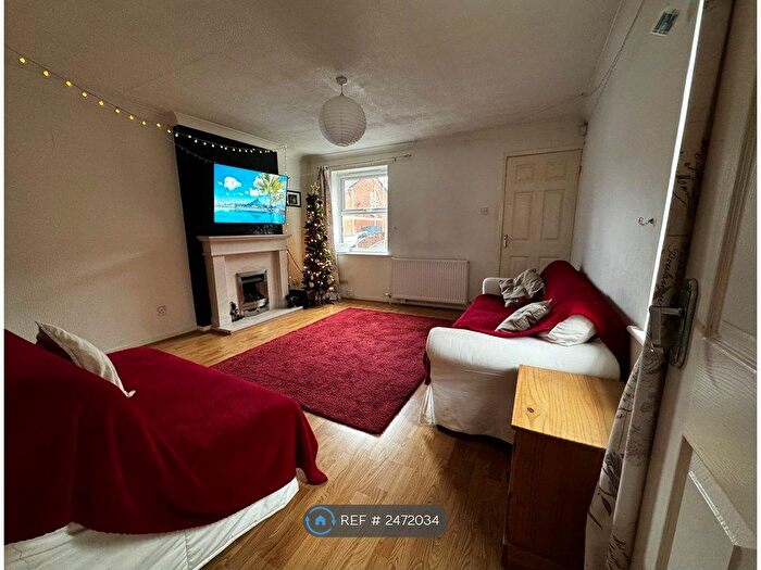 2 Bedroom End Of Terrace House To Rent In Laneside Gardens, Morley, Leeds, LS27