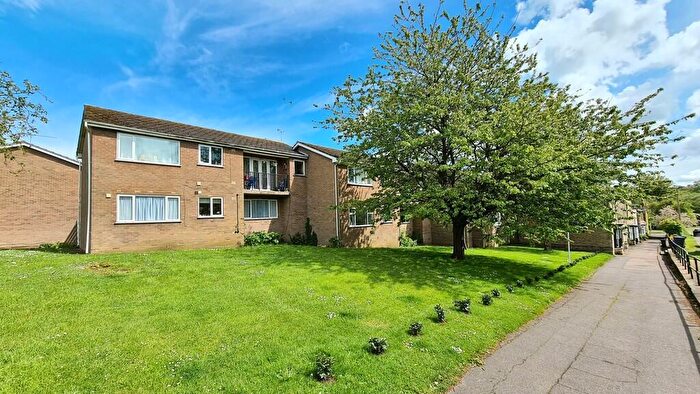 2 Bedroom Flat For Sale In Bridge Street, Brackley, NN13