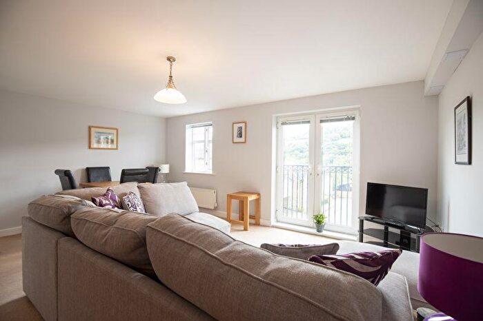 2 Bedroom Apartment To Rent In Silk Mill Chase, Ripponden, HX6