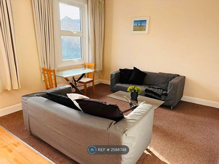 2 Bedroom Flat To Rent In Harbut Road, London, SW11