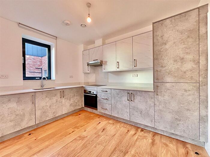 2 Bedroom Flat To Rent In Meadow House, Staines Road, Hounslow, TW4