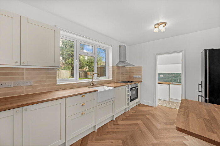 4 Bedroom End Of Terrace House For Sale In Malpas Road, London, SE4