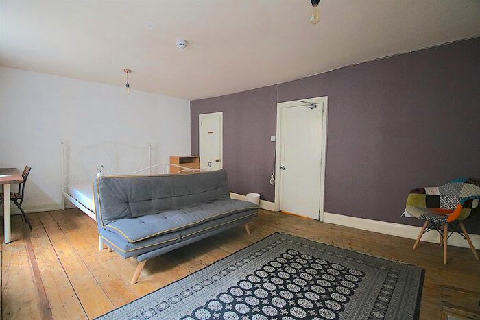 5 Bedroom Property To Rent In Artillery Passage, London, E1