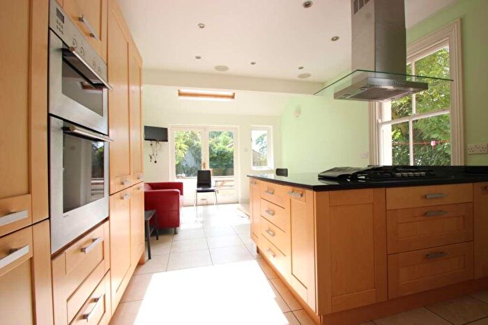 6 Bedroom Terraced House To Rent In Southfield Road, East Oxford **Hmo Property **, OX4