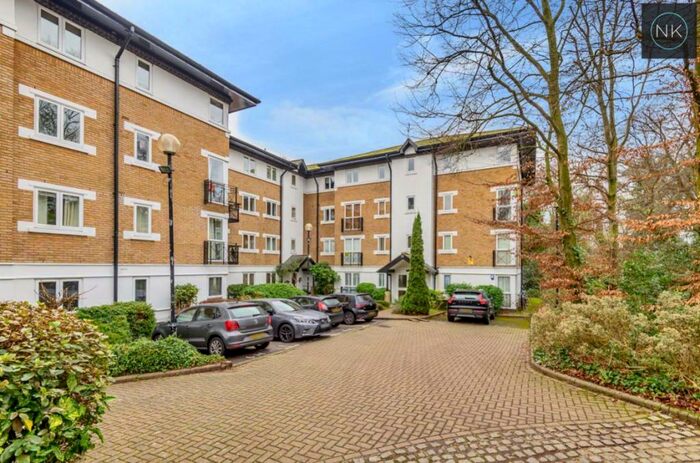 2 Bedroom Flat To Rent In Hardy Court, Wanstead, London, E11