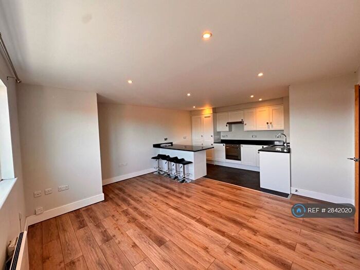 2 Bedroom Flat To Rent In Capitol Square, Epsom, KT17