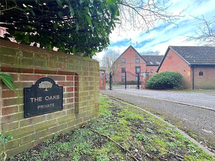 1 Bedroom Flat For Sale In Staines, Surrey, TW18