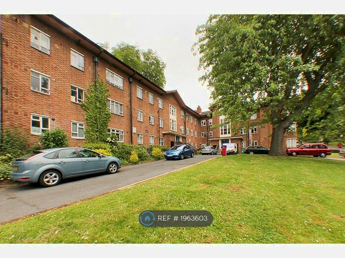 3 Bedroom Flat To Rent In Burnett House, London, SE13