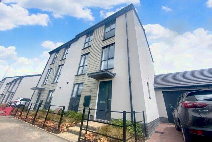 4 Bedroom Semi-Detached House To Rent In Clover Way, Bristol, BS34