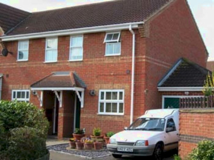 2 Bedroom End Of Terrace House To Rent In Allen Court, AL10