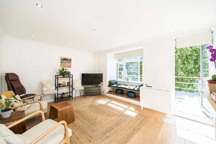 2 Bedroom Flat For Sale In Uxbridge Road, Ealing, W5