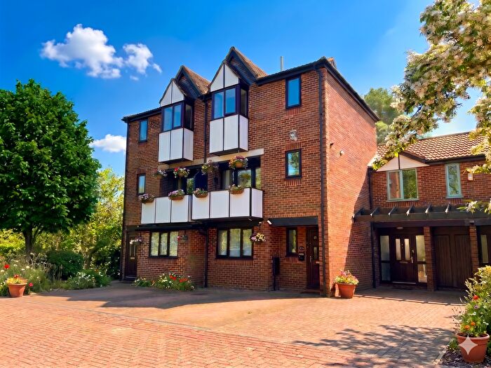 3 Bedroom Town House For Sale In Belsize Avenue, Milton Keynes, MK6