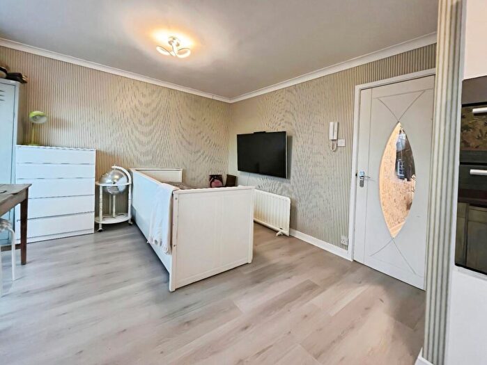 1 Bedroom Flat For Sale In Kingfisher Lodge, Park Road, Jarrow, Tyne And Wear, NE32