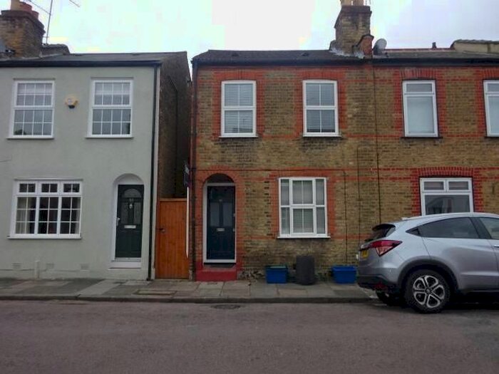 2 Bedroom End Of Terrace House To Rent In Hamilton Road, Twickenham, TW2