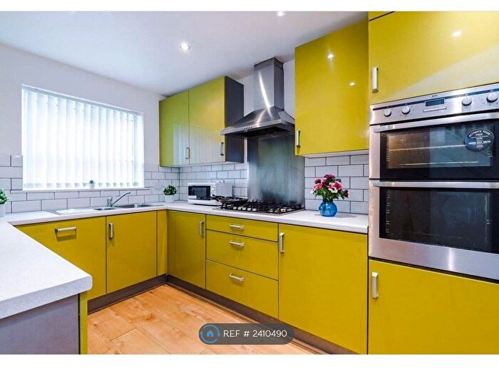 3 Bedroom Terraced House To Rent In Broughton Lane, Salford, M7