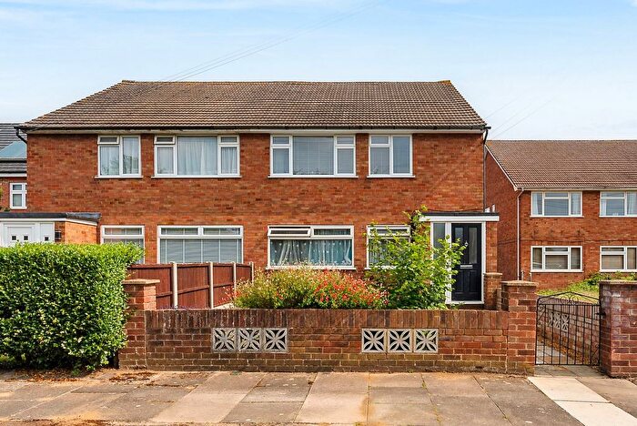 2 Bedroom Flat For Sale In Junction Road, Ashford, TW15