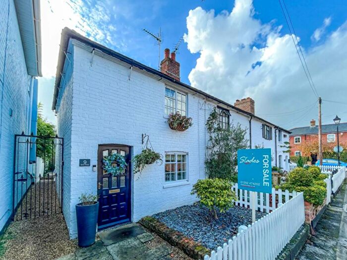 2 Bedroom Cottage To Rent In Silver Street, Christchurch, Dorset, BH23