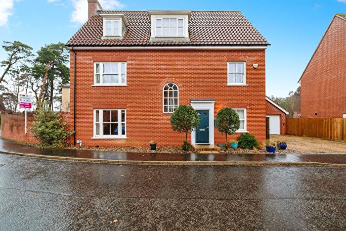 6 Bedroom Detached House For Sale In Trafalgar Way, Thetford, IP24