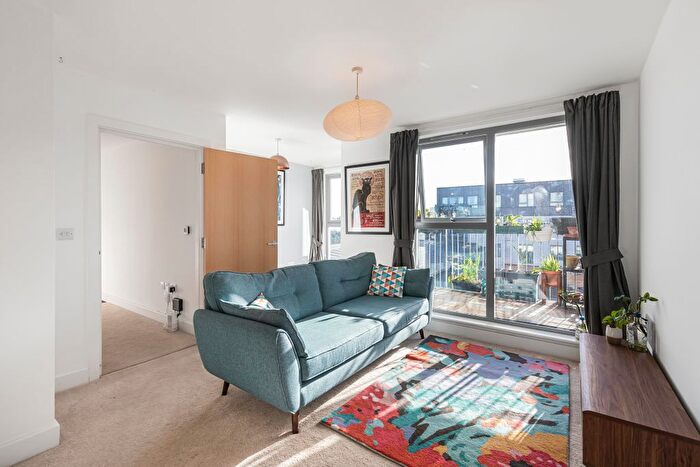 2 Bedroom Flat For Sale In Camberwell Station Road, London, SE5