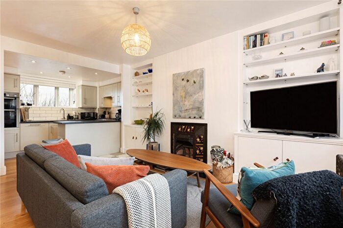 2 Bedroom Flat For Sale In Upper Richmond Road, London, SW15