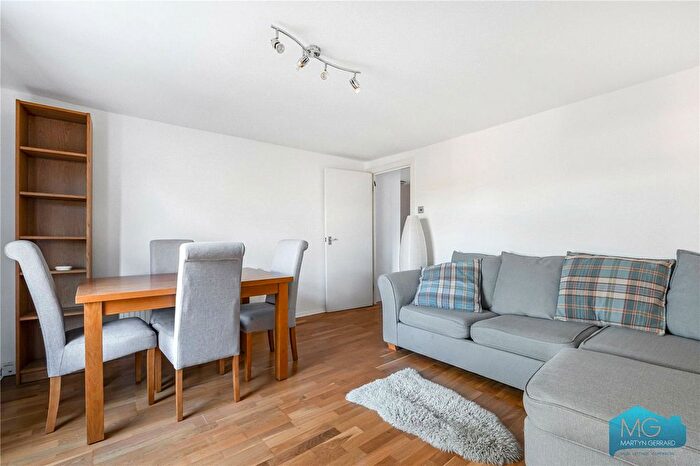 1 Bedroom Flat To Rent In Fortis Green, East Finchley, London, N2