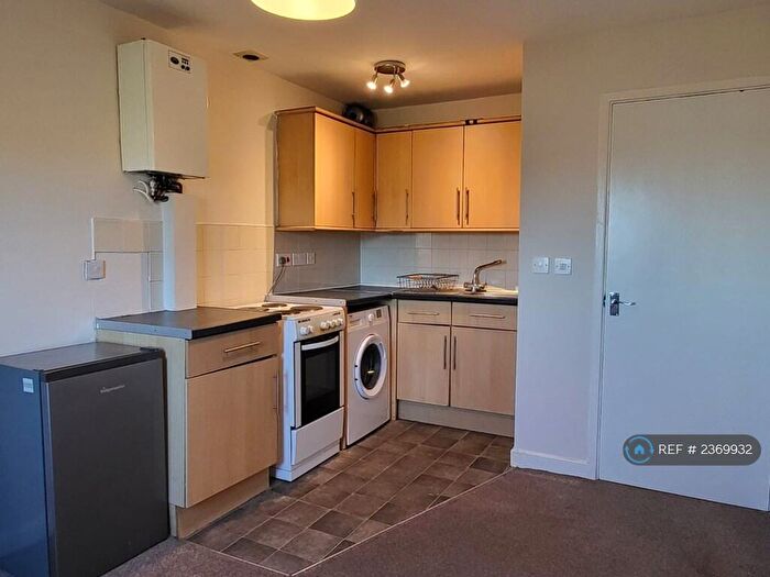 2 Bedroom Flat To Rent In Kimberworth Road, Rotherham, S61
