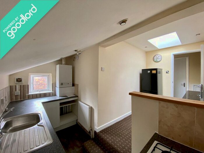 2 Bedroom Flat To Rent In Egerton Crescent, Manchester, M20