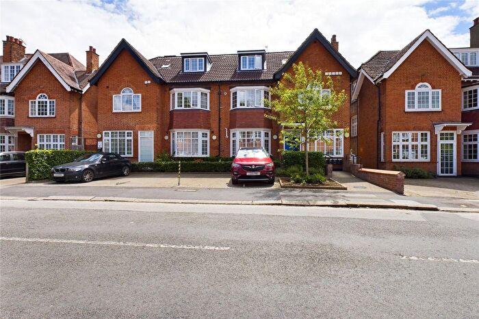 2 Bedroom Flat To Rent In West End Avenue, Pinner, HA5