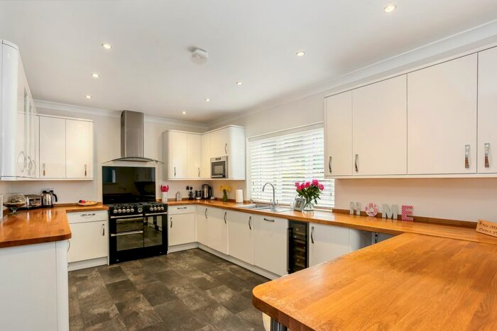 5 Bedroom Detached House To Rent In Kings Road, Fleet, GU51