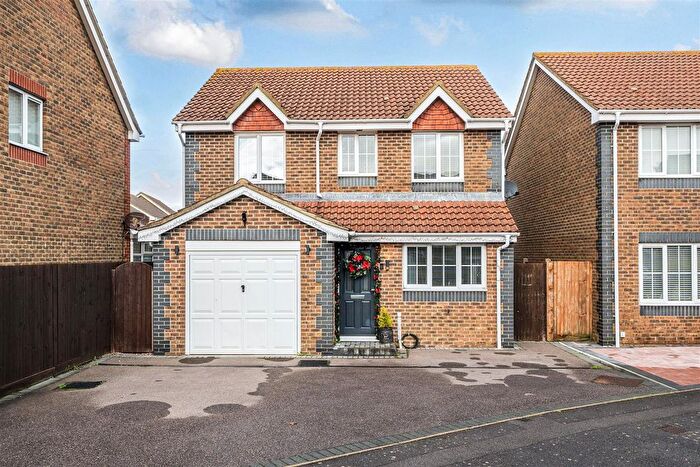 3 Bedroom Detached House For Sale In Howard Close, Lee-On-The-Solent, PO13