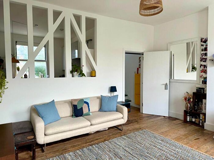 2 Bedroom Apartment To Rent In Grafton Road, London, NW5