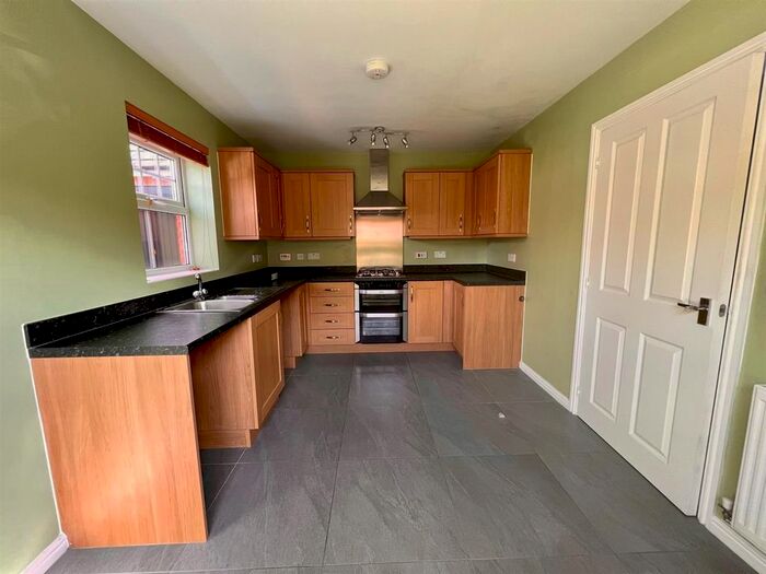 4 Bedroom Semi-Detached House To Rent In Hill View Road, Malvern, WR14