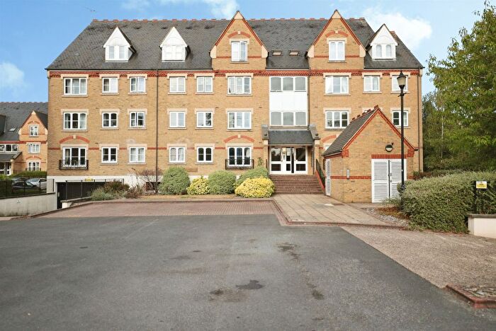 2 Bedroom Flat For Sale In Exeter Close, Watford, WD24