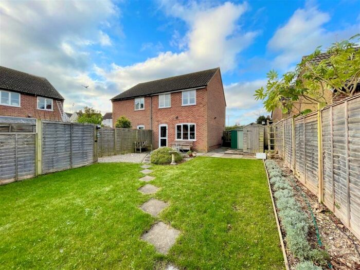 3 Bedroom Semi-Detached House For Sale In Inkpen Road, Kintbury, RG17