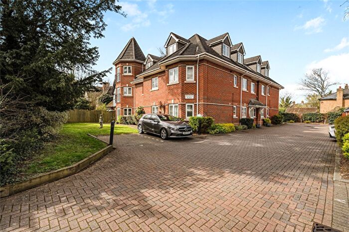 2 Bedroom Flat For Sale In Bath Road, Maidenhead, Berkshire, SL6