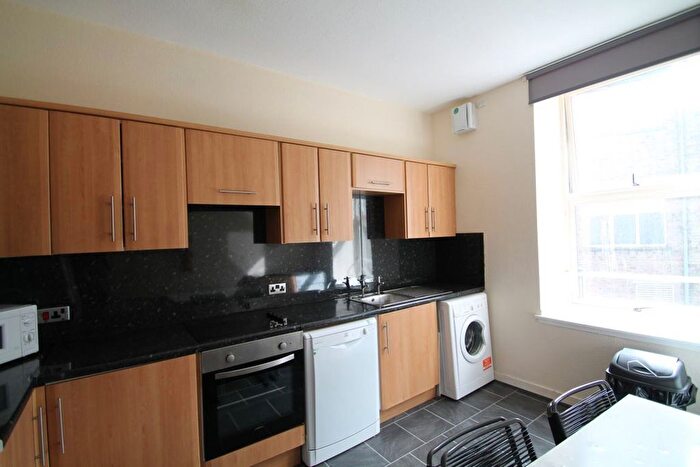 3 Bedroom Flat To Rent In Seagate, Dundee, DD1