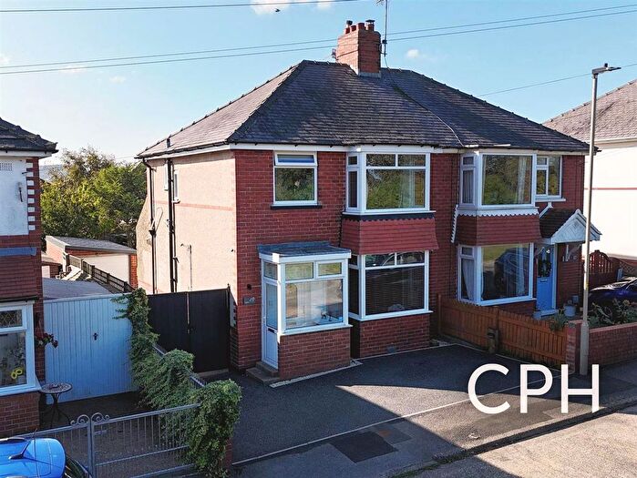 3 Bedroom Semi-Detached House For Sale In Scholes Park Drive, Scarborough, YO12