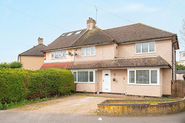 4 Bedroom Semi Detached House For Sale In The Alders, Hanworth, TW13