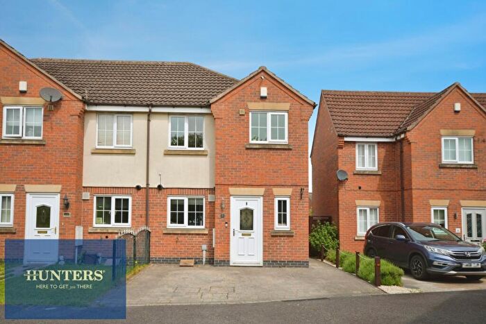 3 Bedroom Town House For Sale In Rose Gardens, Arkwright Town, Chesterfield, S44