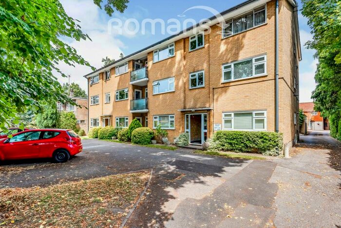 2 Bedroom Flat To Rent In Barton Court, GU14