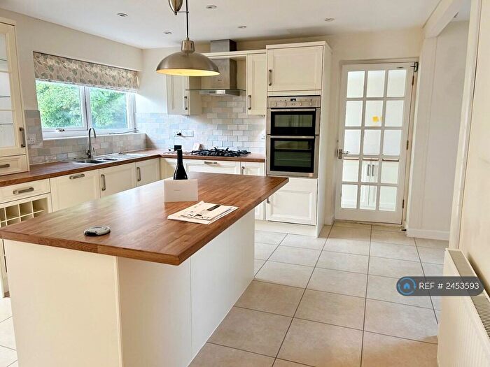 4 Bedroom Detached House To Rent In Hedge End, Woodstock, OX20