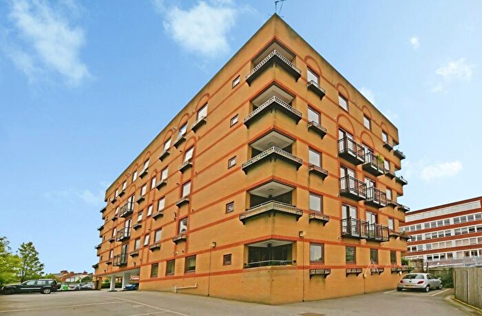2 Bedroom Flat To Rent In Chiltern House, Oxford Road, Aylesbury, HP19